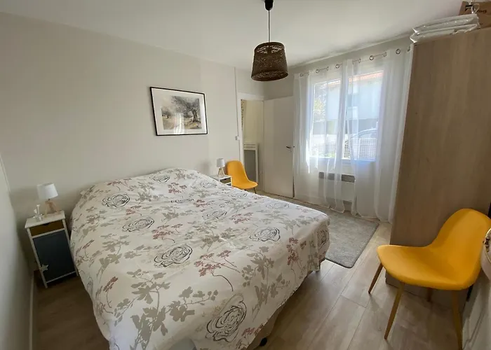  heures Claires   De Charme Avec Parking *