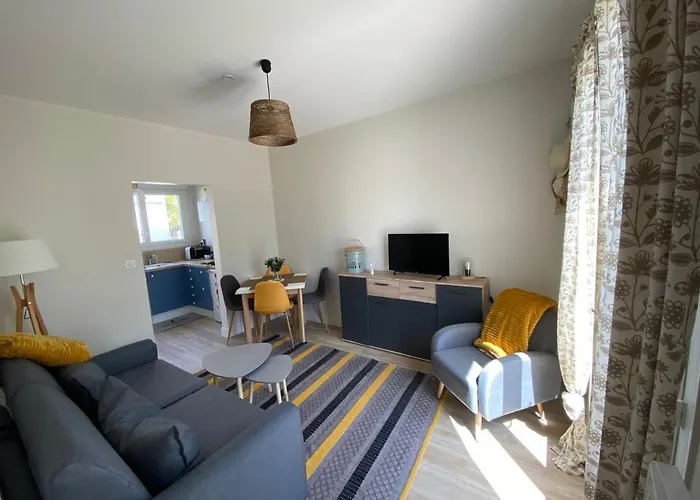  heures Claires   De Charme Avec Parking Hébergement de vacances *