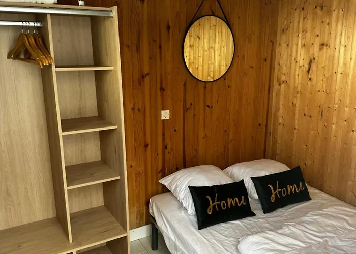  heures Claires   De Charme Avec Parking Hébergement de vacances *